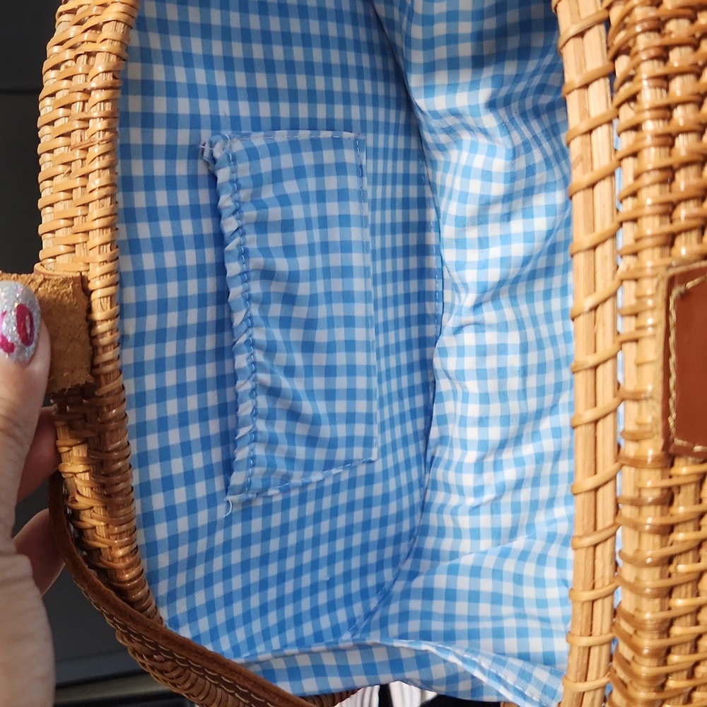 Oval - Picture 4 of 7